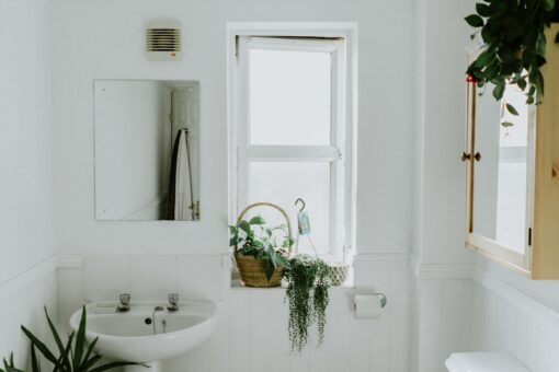 Bagno moderno con finiture di qualità